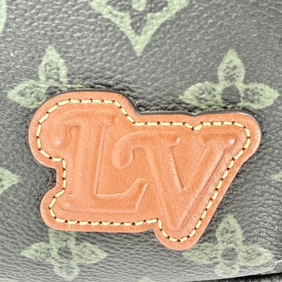 Louis Vuitton Avenue Sling Body Bag - Picture 2 of 5